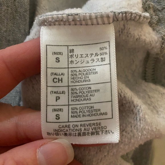 Vintage 2000's Disney World Mickey Mouse Peeking Behind a Pocket Long Sleeve Hoo - Picture 4 of 5